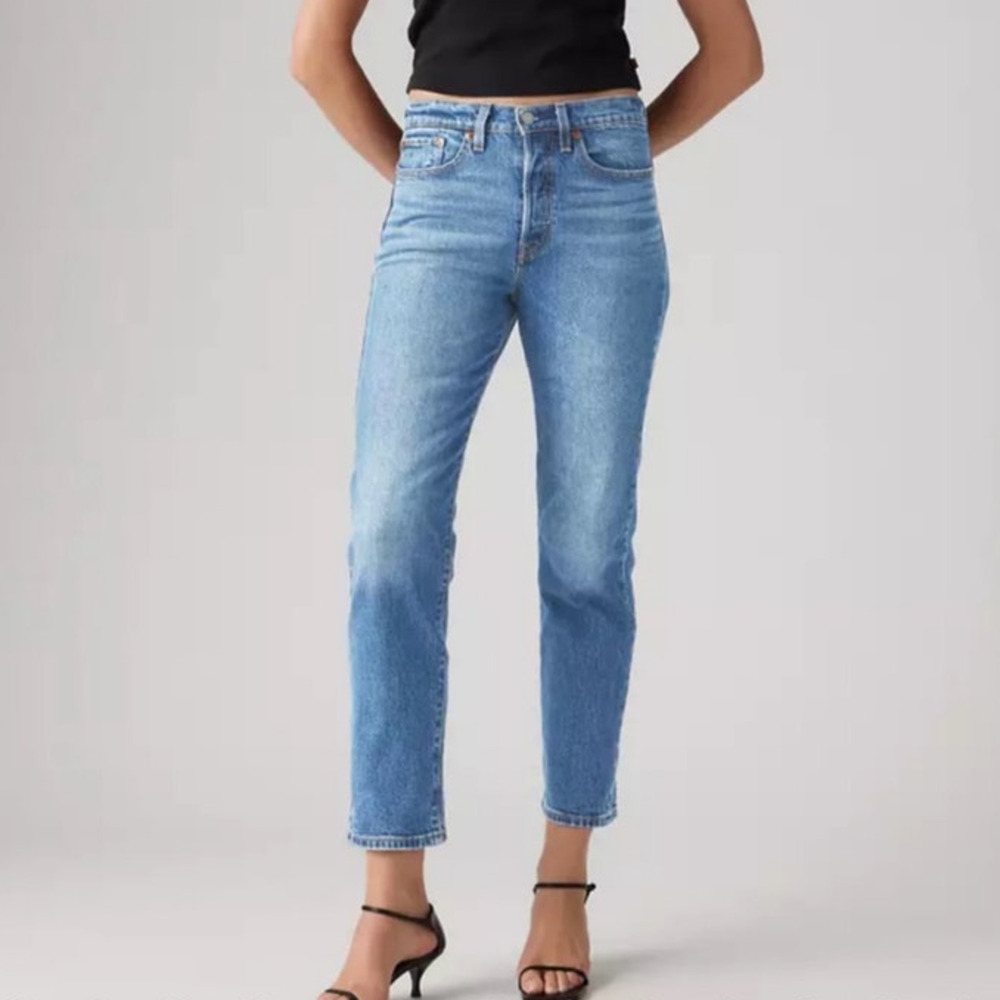 Levi’s Medium Wash Wedgie Straight Crop Jeans Sz 32